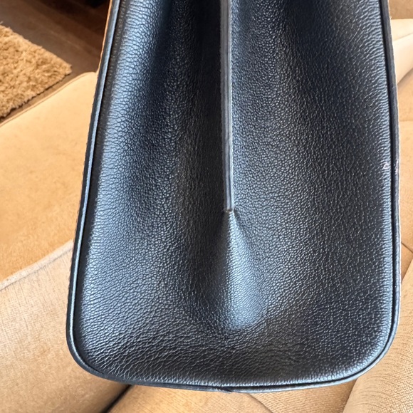 Louis Vuitton Epi Twist in Gorgeous color - Picture 5 of 13